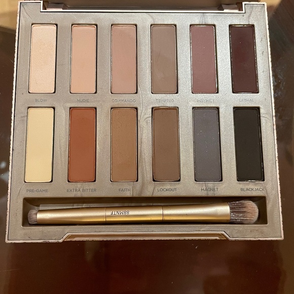 Urban Decay Naked Ultimate Basics Palette - Picture 2 of 3